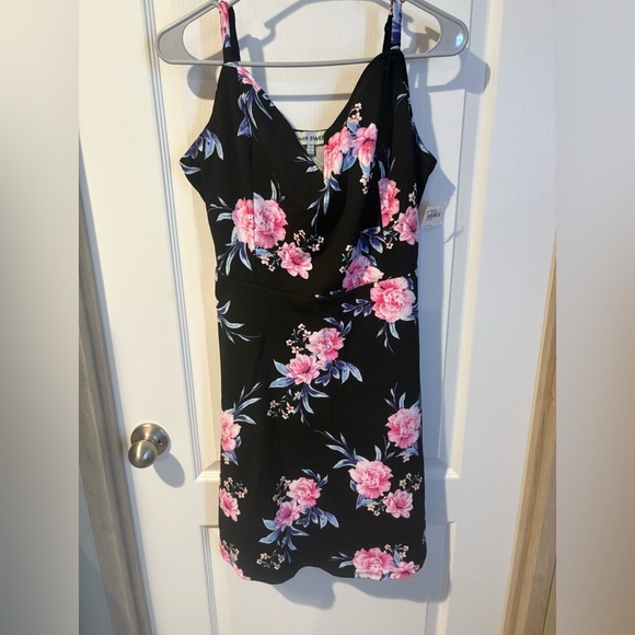 Almost Famous size 1x juniors mini dress with adjustable straps in black floral - Picture 1 of 6